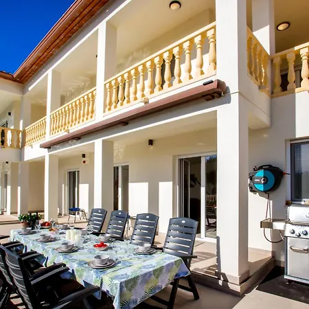 فيلة Cara Mull By Interhome *